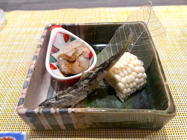 前菜三點, 有 蜆肉, 鮎魚, 北海道粟米