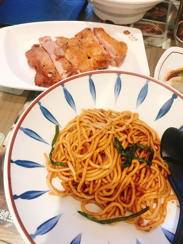 黃金雞扒蔥油拌麵