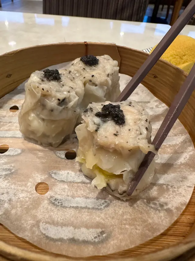 鵪鶉蛋松露燒賣