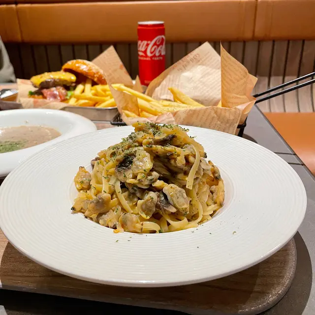 香蒜白酒蜆肉意粉