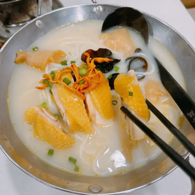 招牌花膠雞米線