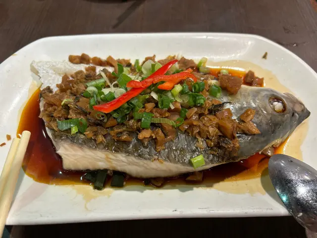 梅菜蒸鯇魚腩