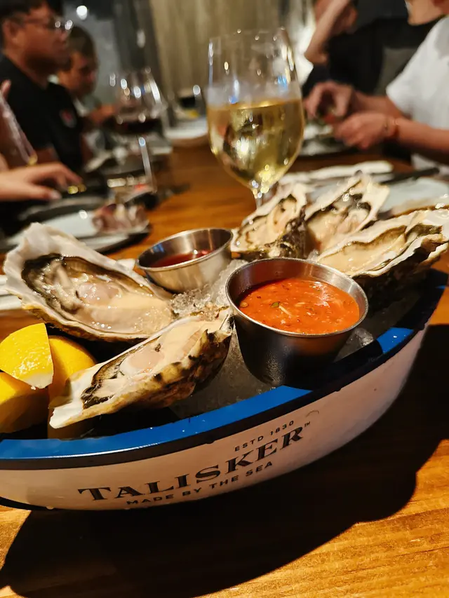 空運法國生蠔六隻另外送白酒一杯￼