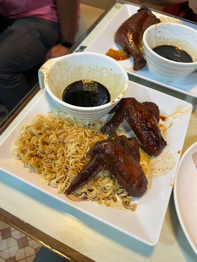 瑞士雞全翼撈公仔麵