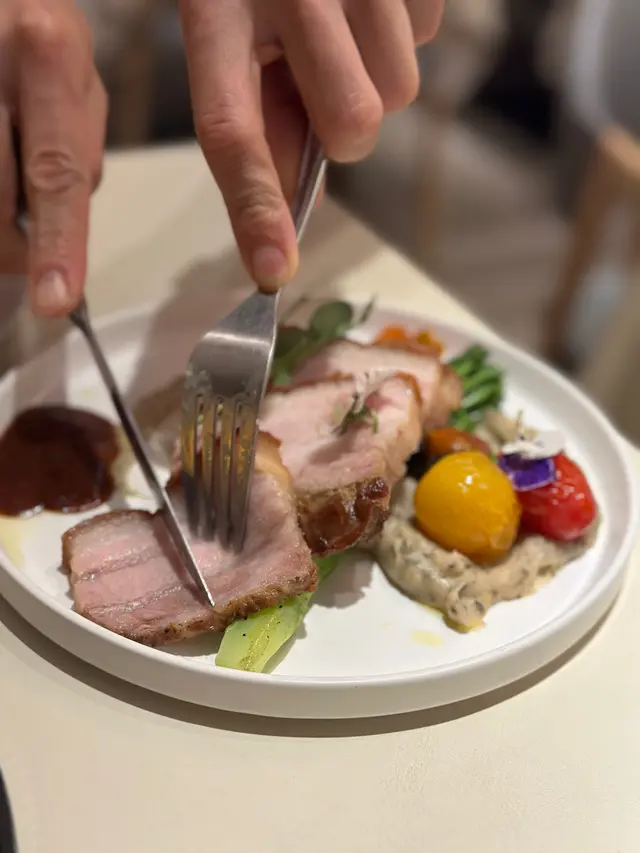 慢煮豬腩肉配黑松露薯蓉