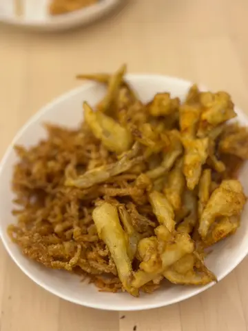 炸金针菇+炸椰菜花