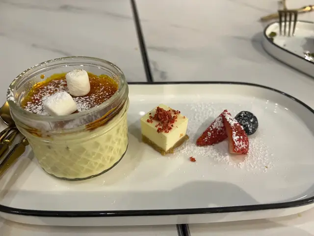 焦糖燉蛋配白松露cheese cake