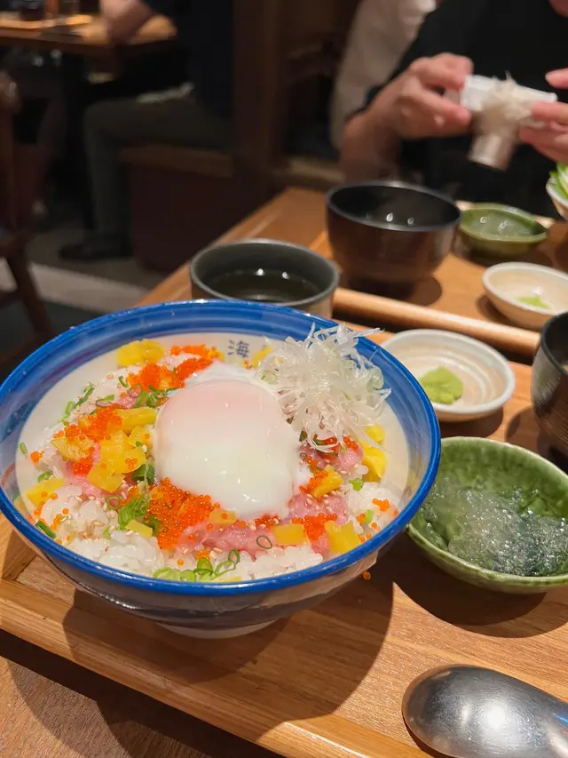 溫泉蛋魚蓉丼