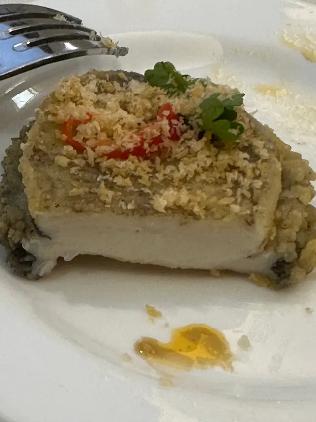 椒鹽焗鮑魚,是3頭鮑魚,椒鹽香口,鮑魚彈牙而且又不會韌,侍應說前期時已做了一些功夫。
#椒鹽焗鮑魚