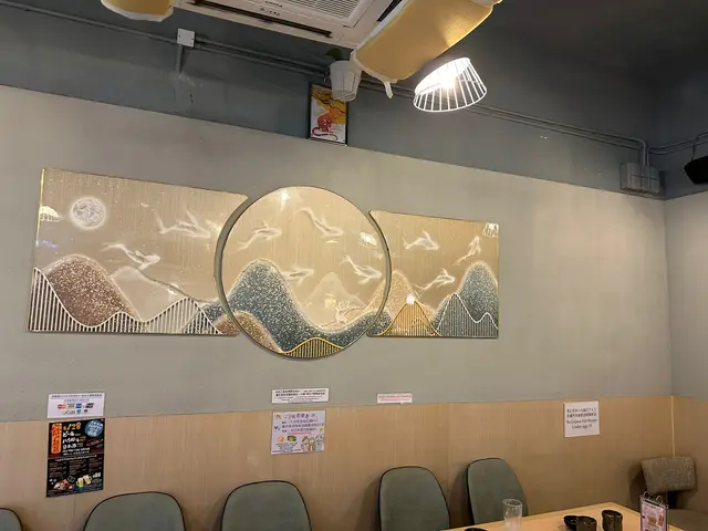 日式餐廳裝修，光猛開揚，位置方便在鰂魚涌社區會堂對面