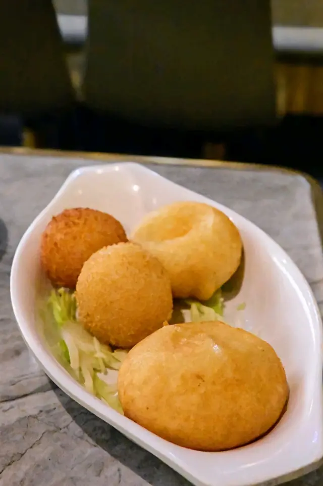 炸榴槤波波、芝士年糕