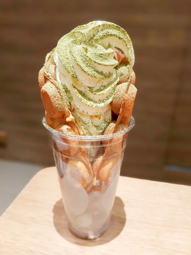 清香鐵觀音髒髒雪糕配原味雞蛋仔