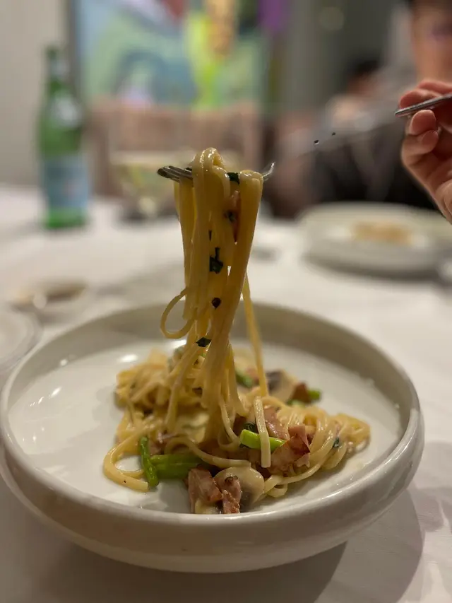 白汁蟹肉煙肉蘆筍意粉