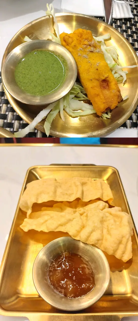 Pakora & Papadam (w/mango sauce)