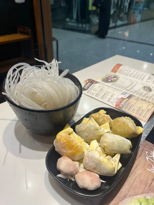 紅薯粉、餃餃陣（4款餃，每款兩粒）