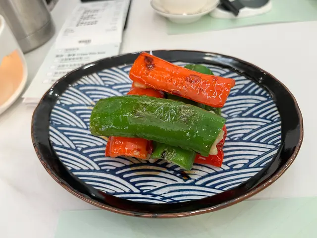 煎釀虎皮尖椒有一點點辣，不過適應過後也覺得煎得頗香調味不錯