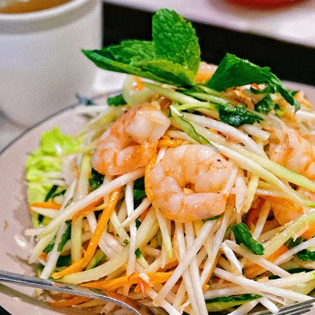 先嚟一個青木瓜沙律開胃！