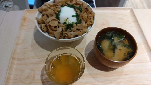 溫泉蛋牛肉丼飯