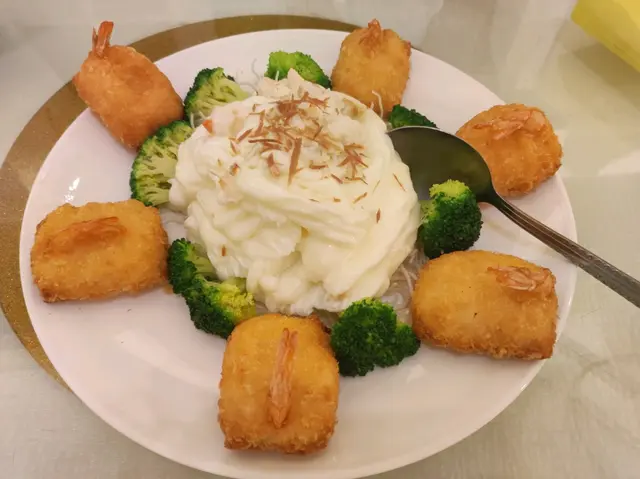 懷舊蝦多士拼大良炒鮮奶