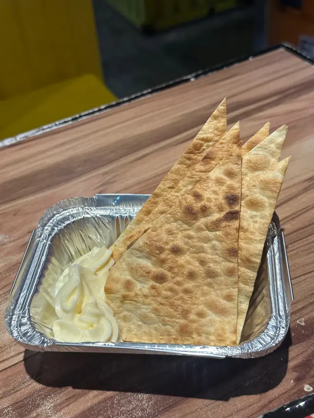 仲以為係墨西哥脆脆😂,脆口魚香加沙律醬
令人一塊接一塊停唔到口