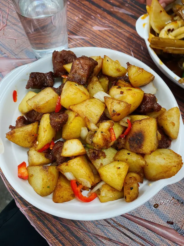 黑椒薯仔牛柳粒