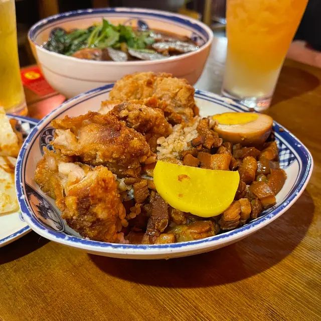 香酥雞扒魯肉飯