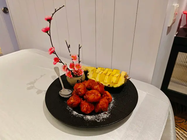 咕嚕鳳梨黑毛豬肉