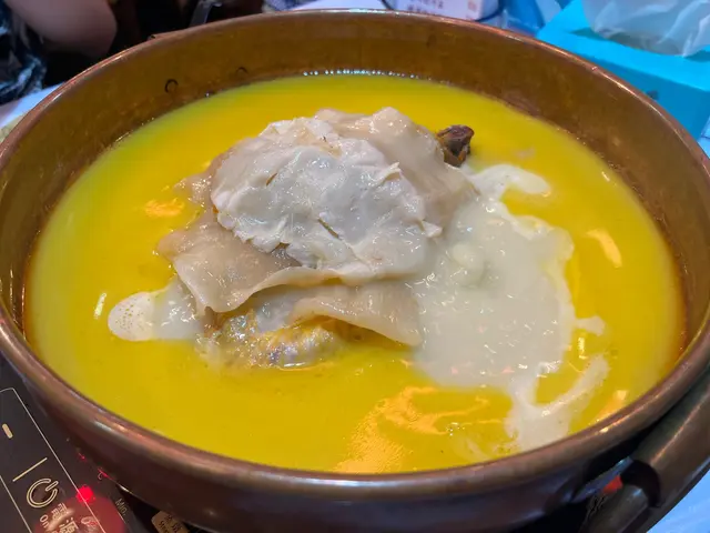 半隻花膠雞湯
