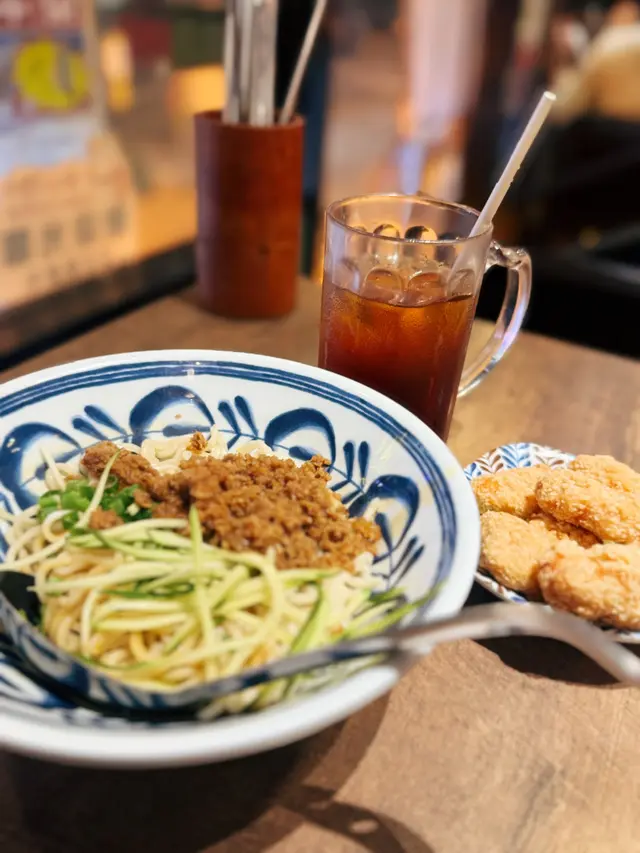 鹽酥雞肉燥乾拌麵