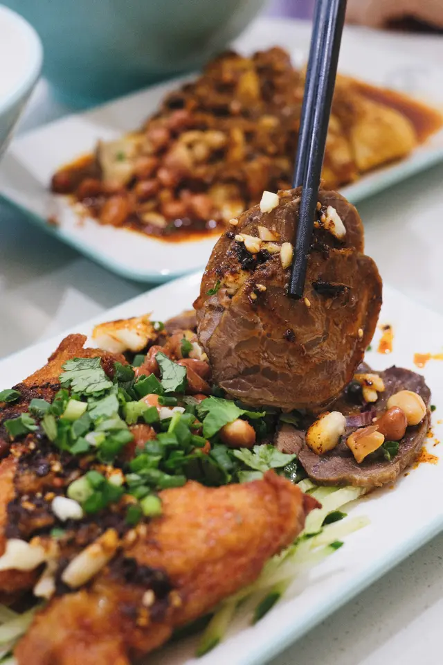 麻辣牛𦟌拼雞翼