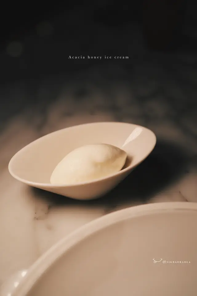 Acacia honey ice cream
