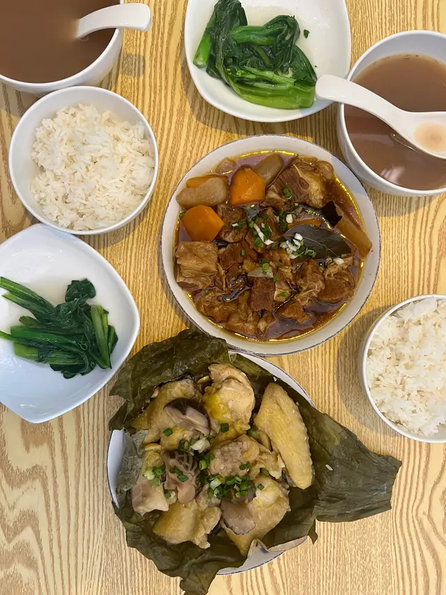 午餐每款$60 套餐= 主菜、時日老火湯、菜、白飯。家庭式小菜，不加味精，健康之選。每星期都會黎幫襯。