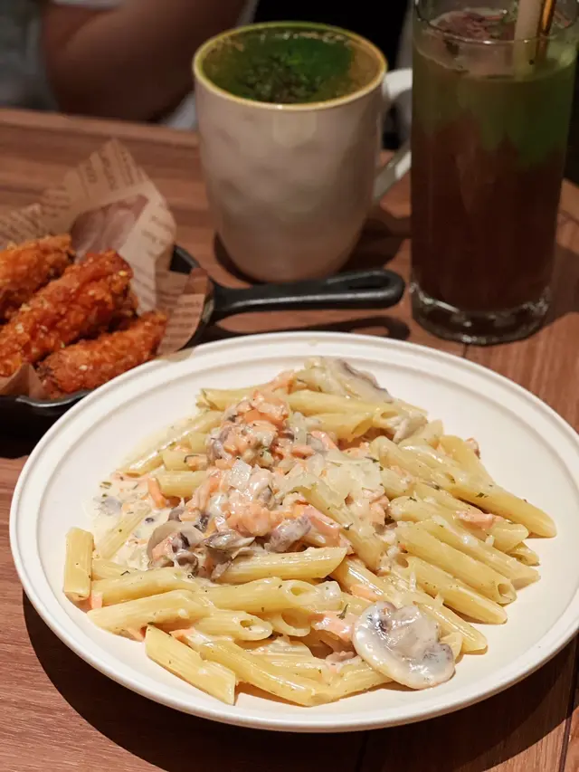 鮮忌廉野菌煙三文魚長通粉