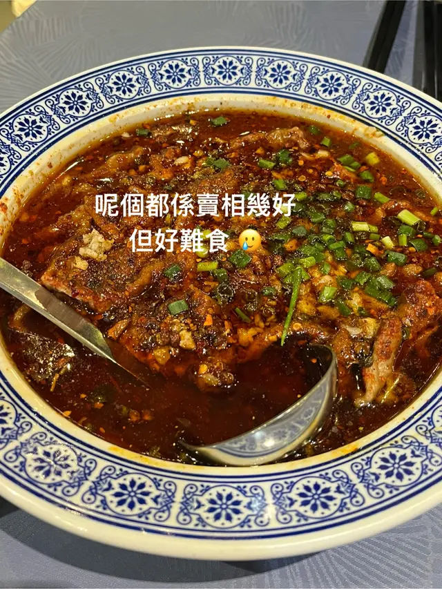 水煮牛 明明賣相ok 放一口完全唔係想像嘅四川味，唔知食緊咩？？？