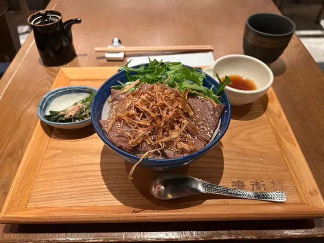 A4黑毛和牛丼