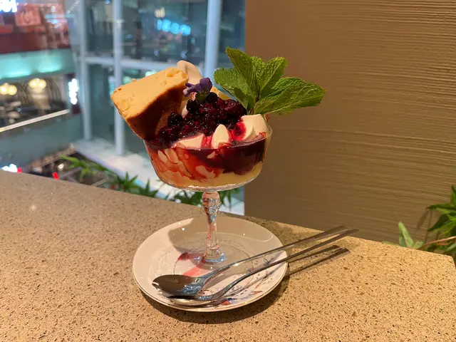 芝士蛋糕雜莓芭菲