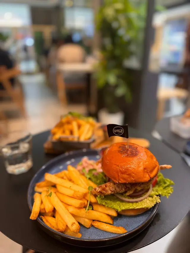 軟殼蟹牛油果漢堡