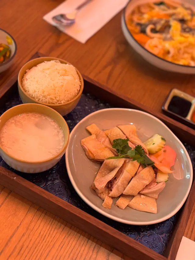 海南雞除咗難食，就係連個油飯都難食CLS