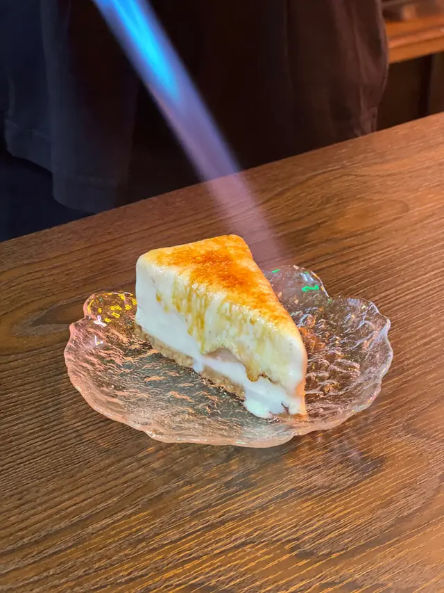 **燒瑪莉莓cheese cake (HK$ 58)**  
   呢個芝士蛋糕口感滑順,瑪莉莓嘅酸甜味令整體唔會太膩,食完仲想再嚐多一口。