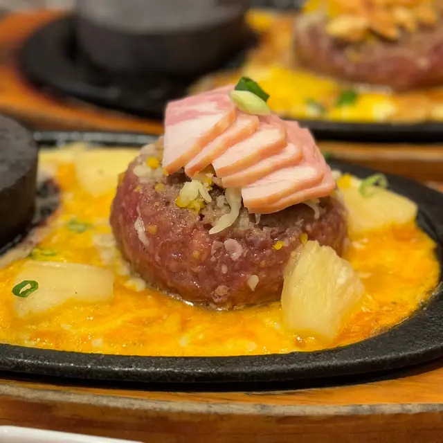菠蘿煙肉韓牛漢堡扒