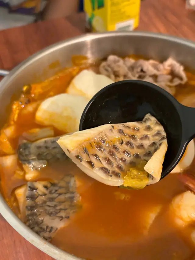 鮮龍蝦湯泡菜鍋😆