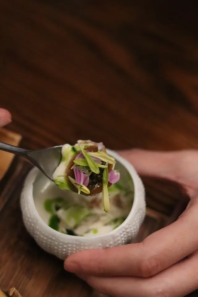 Savoury Panna Cotta 你又試過嗎?
鹹味的Cream 配醃製青口及三黃雞油炒過的香蕉乾蔥頭,面頭是魚子醬、紫蘇油、柚子皮作點綴
超好食🥹🥹🥹 完全沒有在其他餐廳試過這種菜式