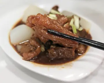 萝卜柱侯牛筋腩