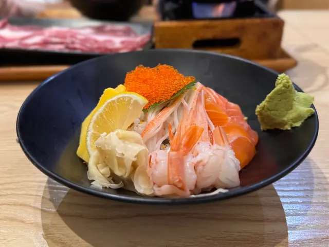 蟹籽三文魚刺身丼