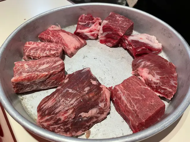 夥計介紹各牛肉部位
