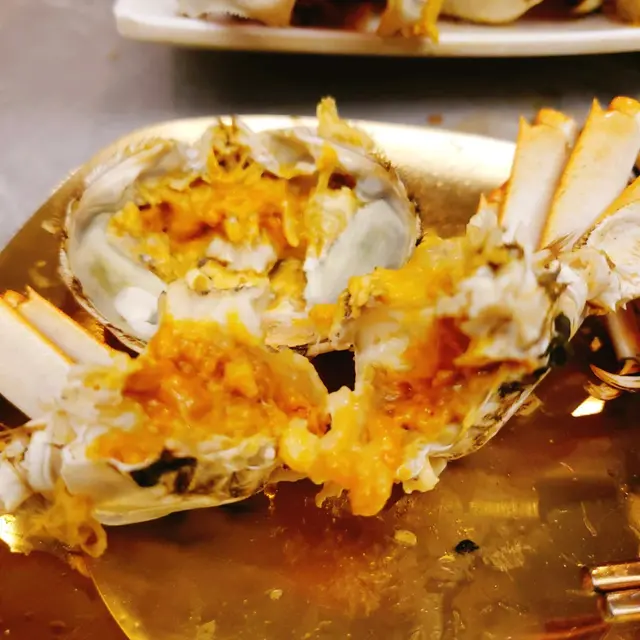 大閘蟹🦀放題，2小時任食只叫到4輪，最後每人食到12隻🦀，大滿足😆，呢度嘅大閘蟹夠哂新鮮，除咗流心膏外，蟹肉都唔少，會再返來食過，真係好MM7😍😋🤤
其他放題食物都唔錯，大力推薦👍🏻👍🏻👍🏻 #香港美食 #FoodieLife #大閘蟹 #放題 