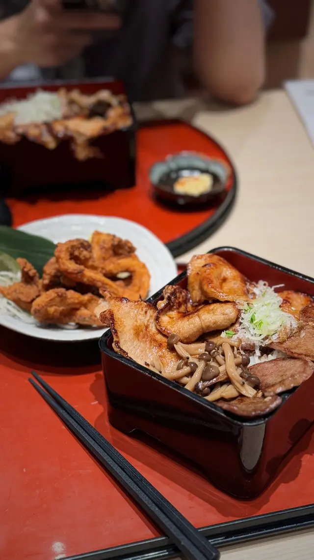 宮崎和牛・ABURI-EN豚肉雙併飯