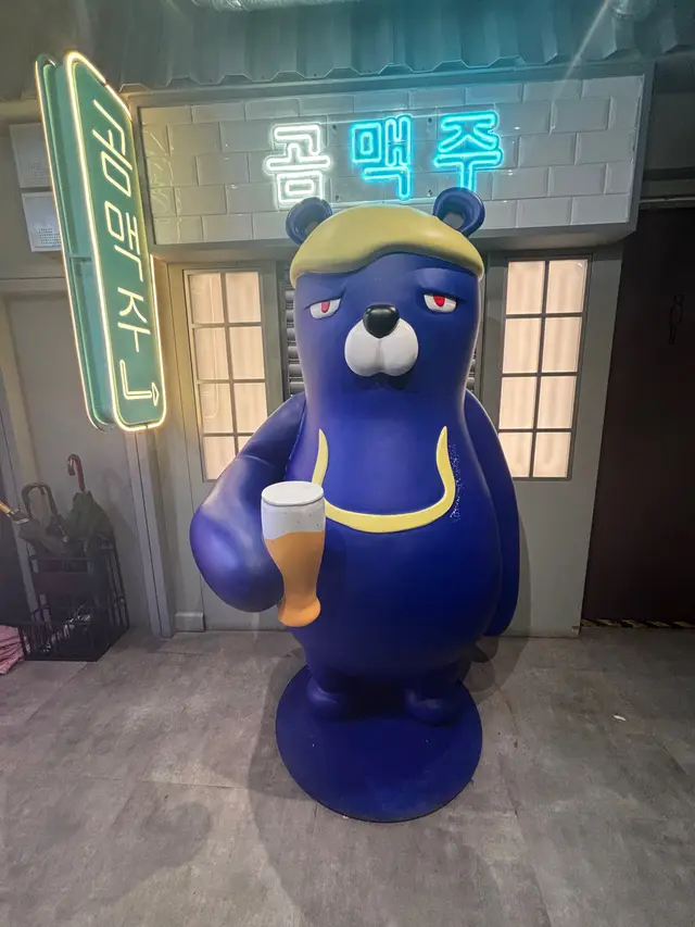 一出電梯啤啤Bear迎接你