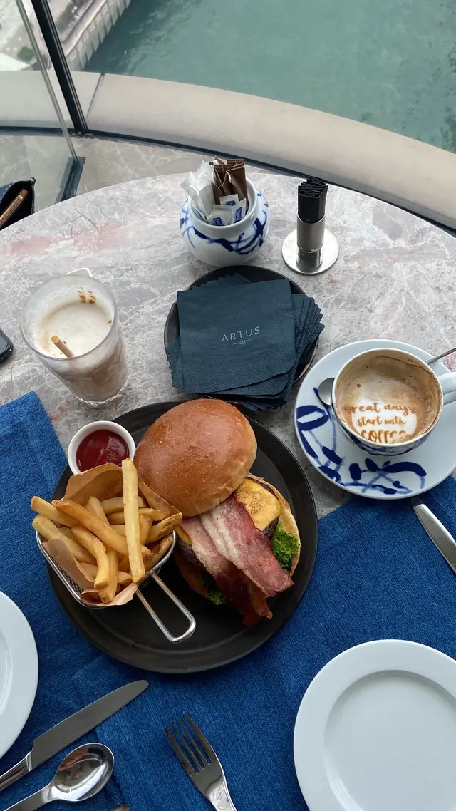 和牛BLT漢堡配薯條