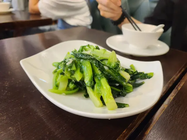 蒜蓉炒油麥菜好夠鑊氣,蒜香翠綠爽脆。